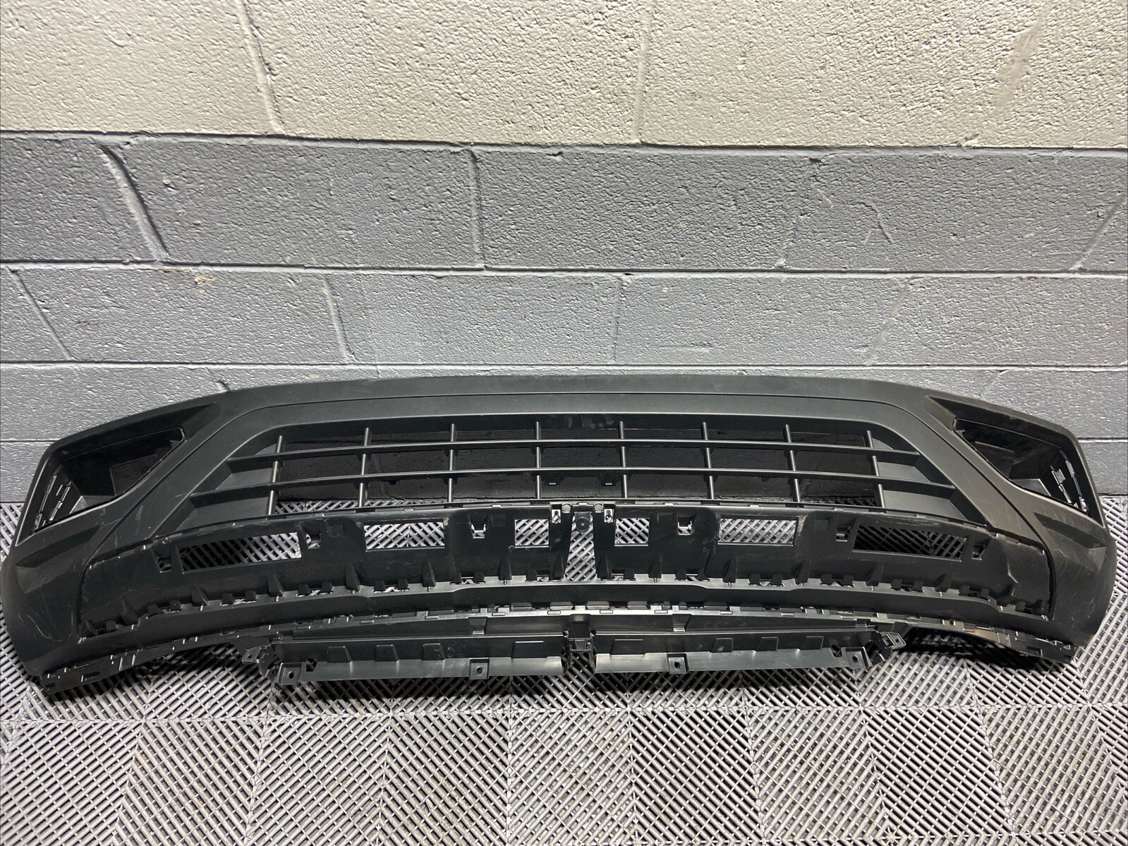 2018 VW Volkswagen Atlas Front Lower Bumper Cover OEM 3CN805903  