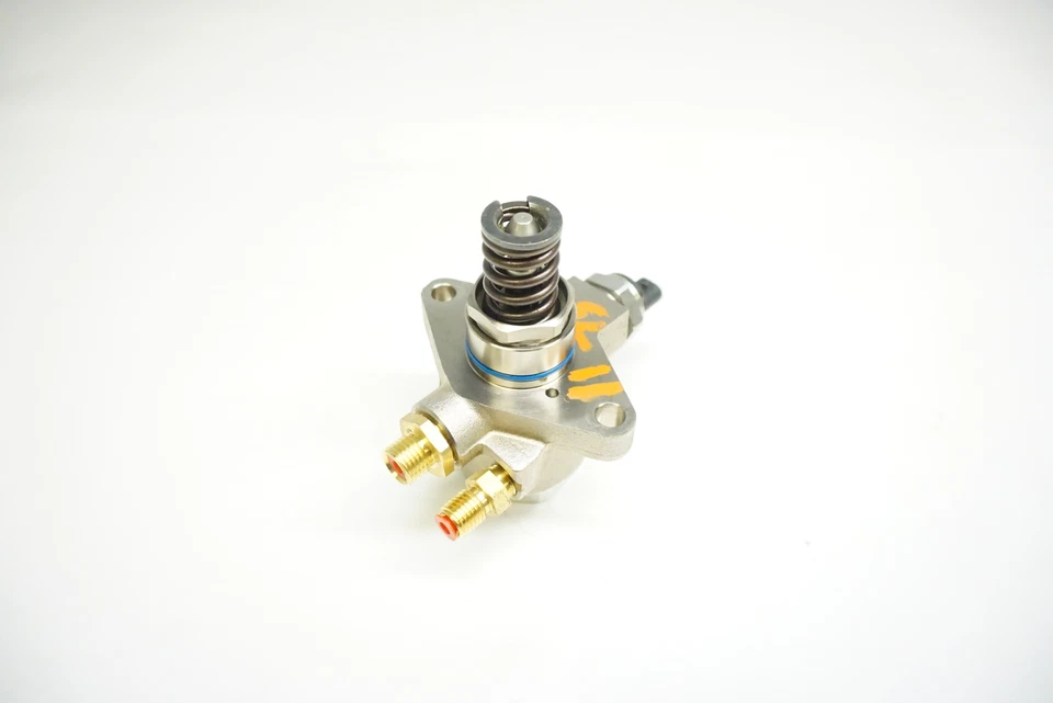 Motor AUDI RS5 V8 - Bomba de combustible de alta presión HITACHI 079127025Q Foto 2 de 4