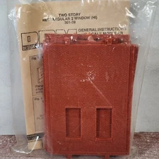 WOODLAND DPM 30139 HO 2 Story Wall Sections  2 Windows - 4 Pieces Building Kit