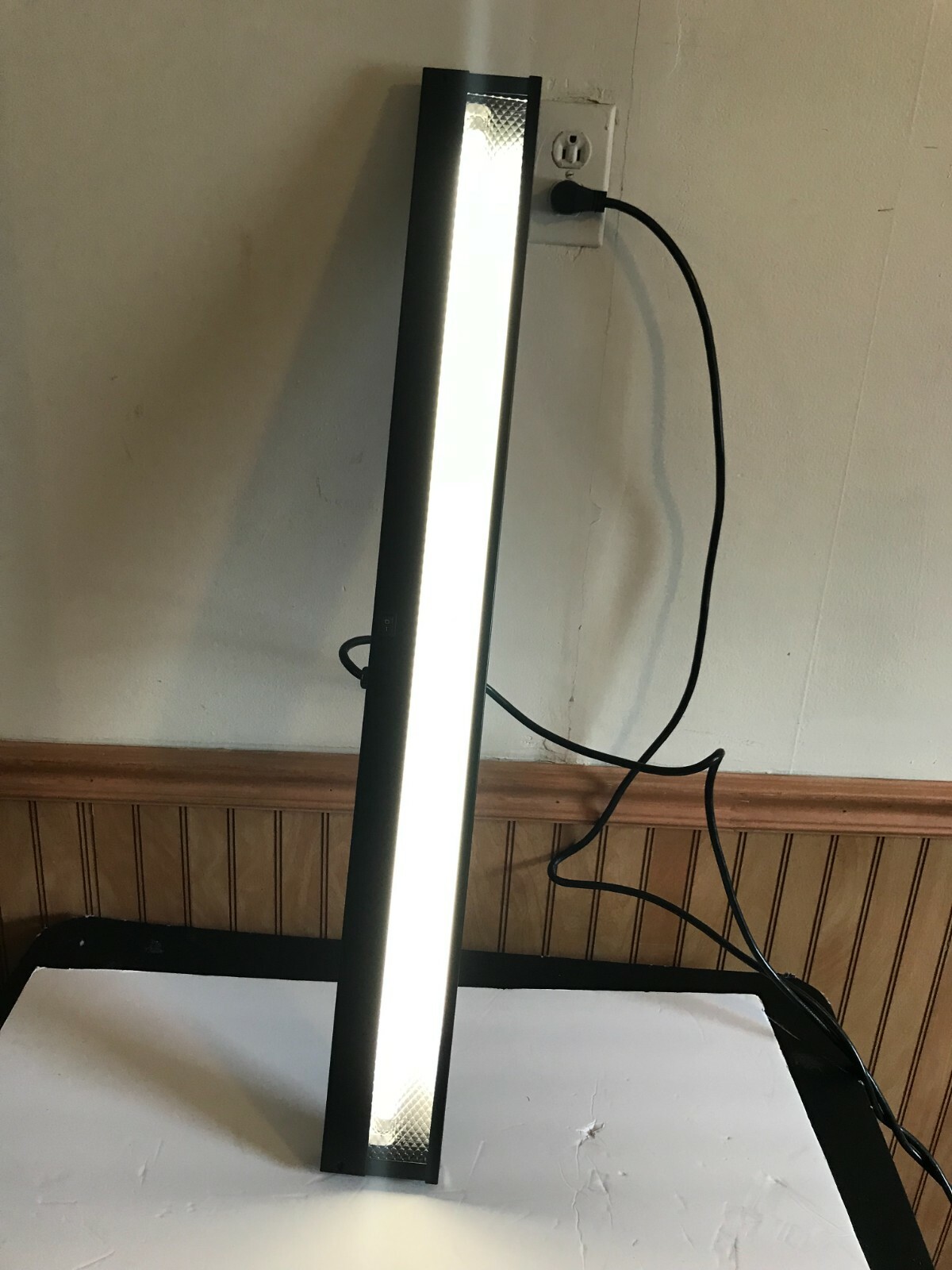 HON Portable Fluorescent Task Light 36 X 4 X 1 inch Black. Plugs to Any ...