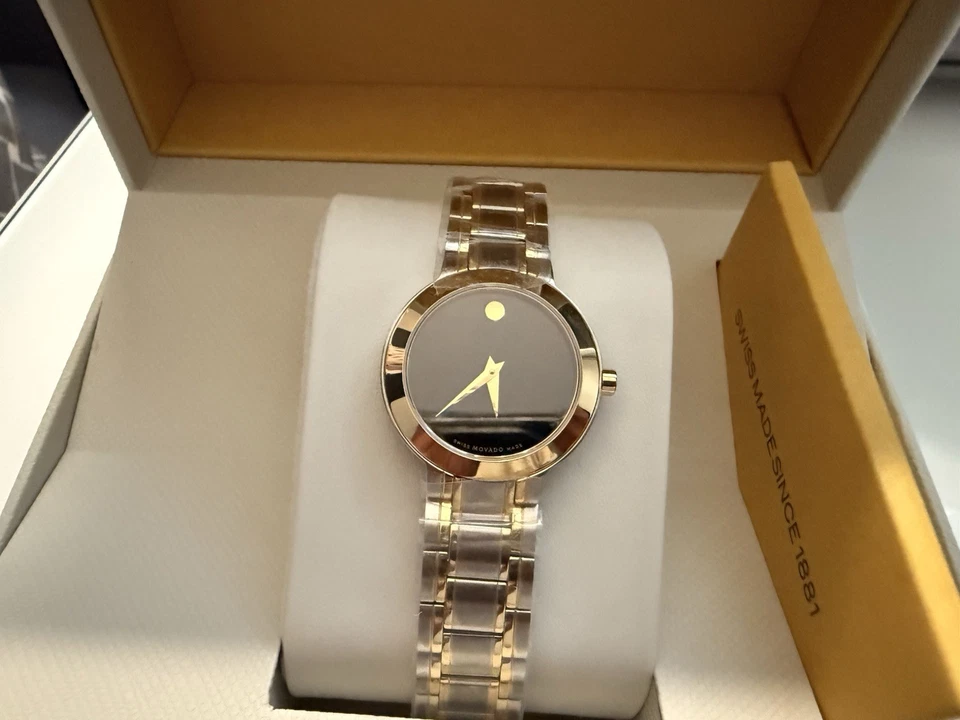 Reloj para mujer Movado Collection esfera negra 2 tonos Foto 2 de 4