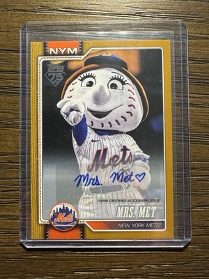 2026 Topps Celebration Box Mrs. Met Gold Autograph /50!!