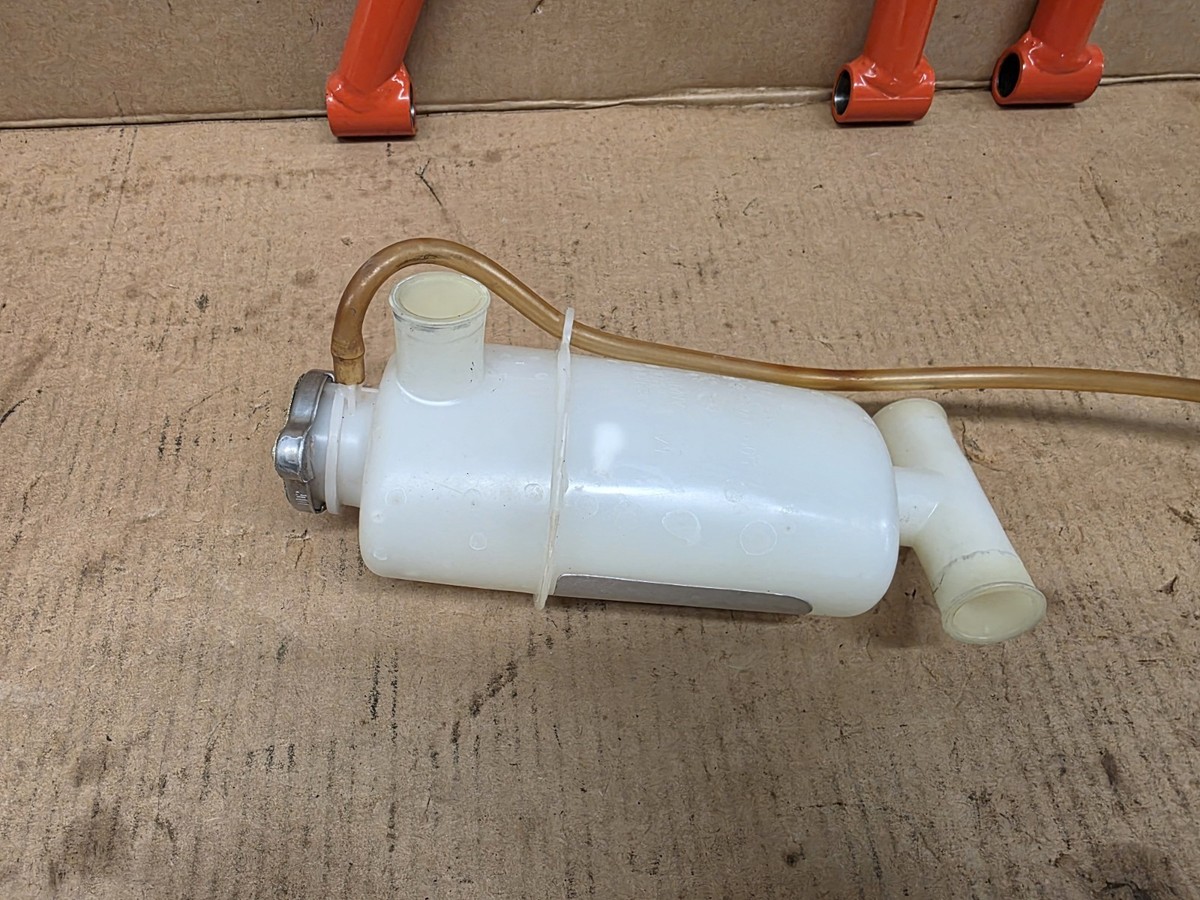2000 Skidoo ZX Coolant Tank 509000134 Reservoir 500 600 700 99 01