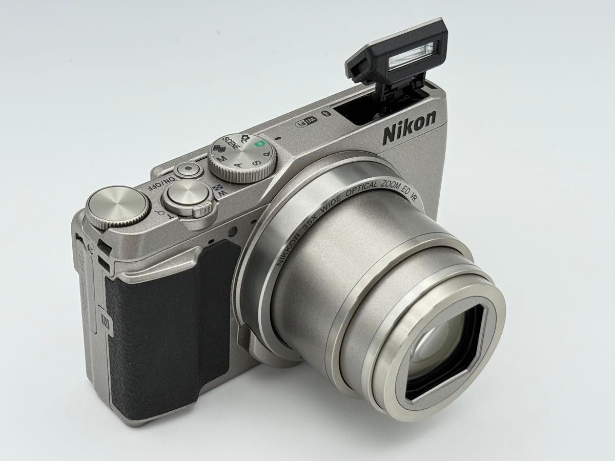 Nikon COOLPIX A900 Silver 20.3MP 35x Zoom Compact Digital Camera