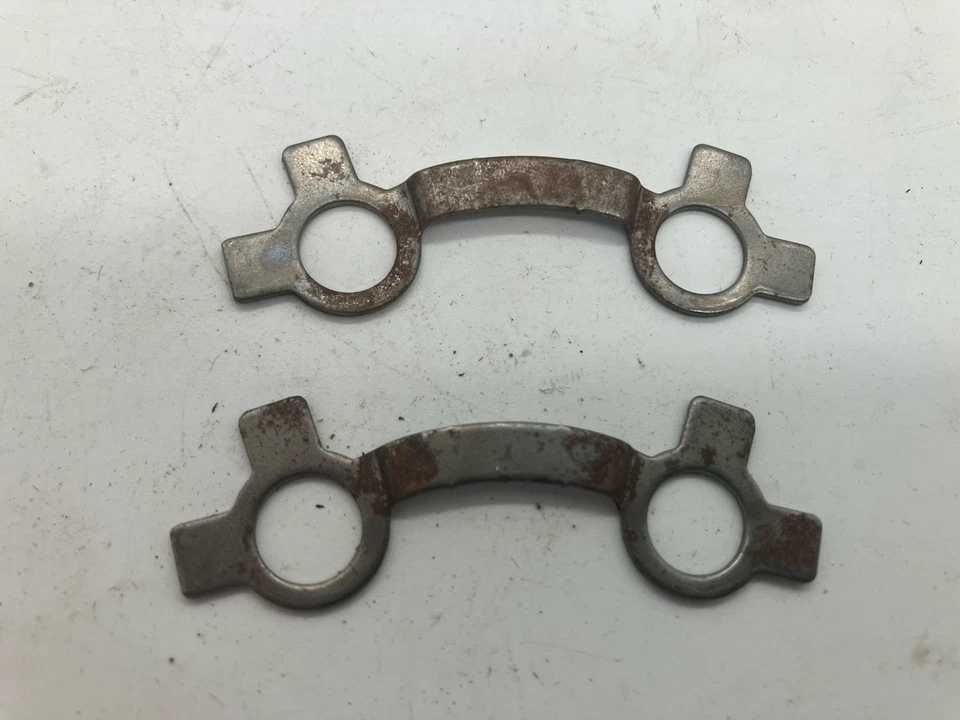 Par de placas de bloqueo de brida de eje de transmisión Ford Mercury 49-58 AB-4693-A Foto 2 de 4