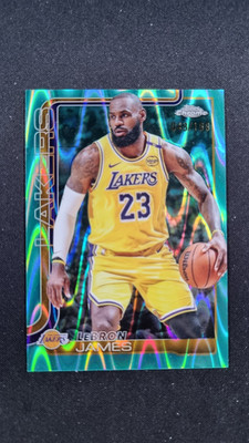 LeBron James Green Raywave /199 - LA Lakers - Topps Chrome NBA 2025/26