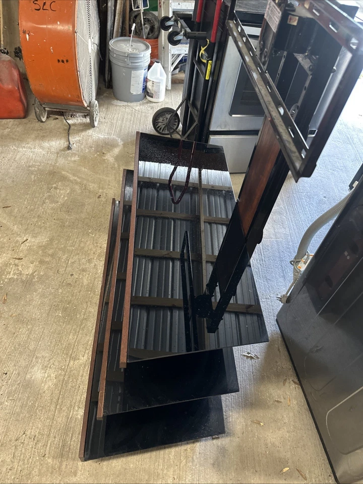 TV, escritorio de montaje  Foto 2 de 4