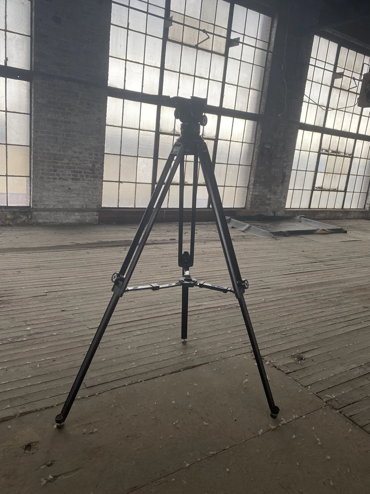 QUICK SET INTERNATIONAL HEAVY DUTY TV / VIDEO TRIPOD with QUICKSET FLUID HEAD - Image 4 of 4