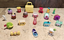 SHOPKINS Lot of 19 Characters Mini figures 1 yellow tote case - No Duplicates