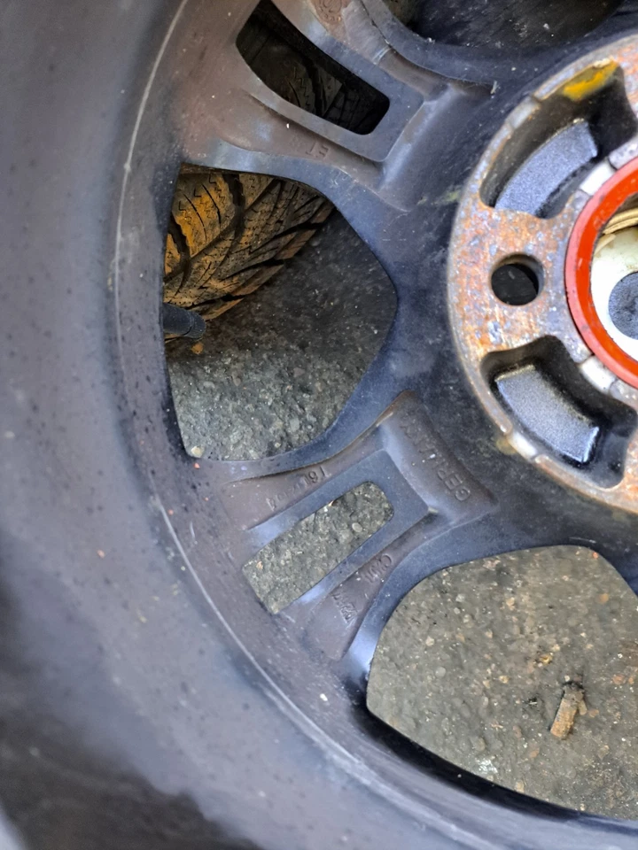 VW Golf 3 1 Satz Alufelgen mit Fulda Allwetterreifen 195/50R15 - Bild 3 von 4