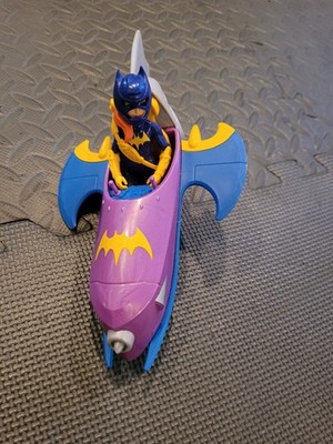 DC Super Hero Girls Jet Batwing Plane AND 6'' Batgirl Action Doll.