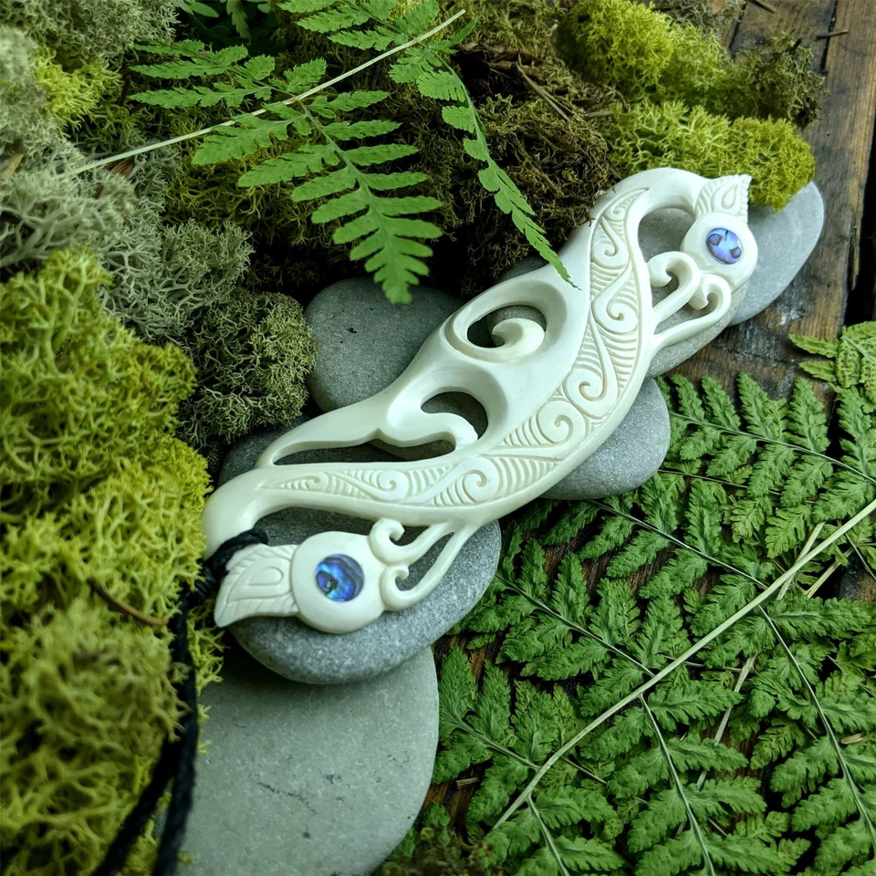 81stgeneration Collana Pendente Osso Orecchia di Mare Marakihau Manaia - Immagine 4 di 4