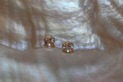 2 Weißtopase - je ca. 4 mm - in Brillant Schliff - White Topaz - TOP !