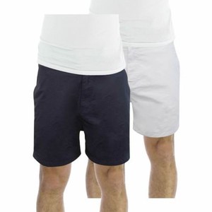 uomo in pantaloncini