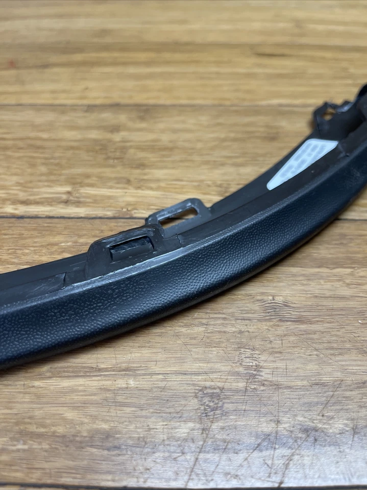 Protector de cenefa labio alerón delantero Volkswagen GTI 2015-2017 5GM805903 OEM original Foto 3 de 4