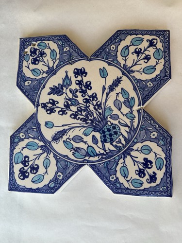 Große Vintage handgefertigte Fliese Wandkunst blaue Blume Floral signiert James 15" NB3