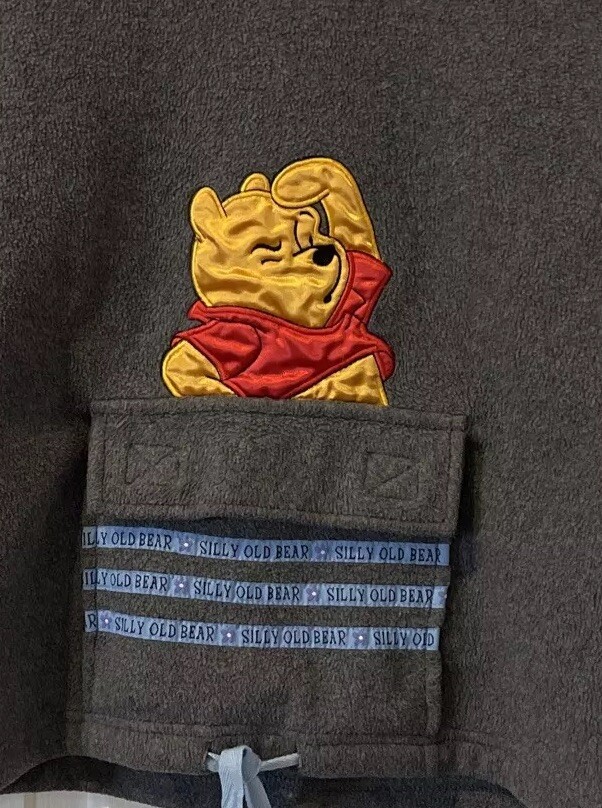 pooh 100 acre collection sweatshirt rn 82253 Unisex Size 14/16