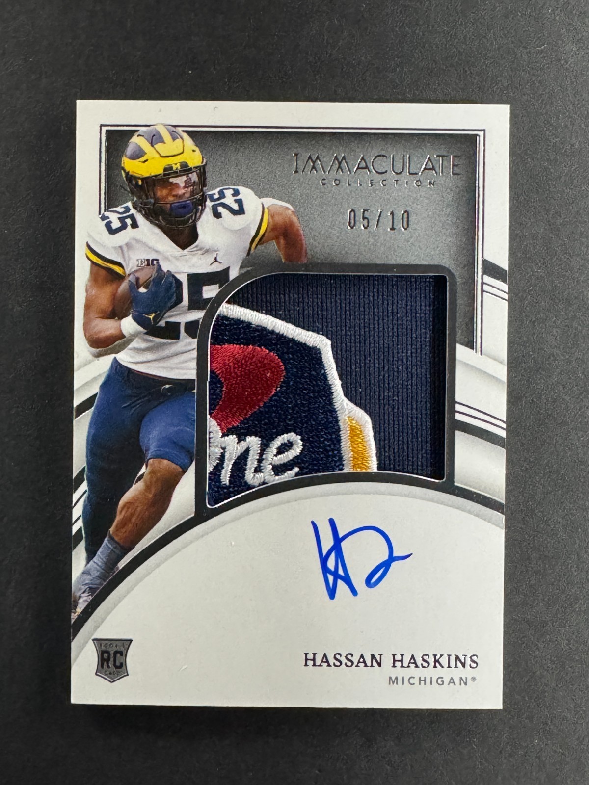 Hassan Haskins Panini Immaculate Collection Collegiate #100 Patch Autograph-Bowl Logo 2