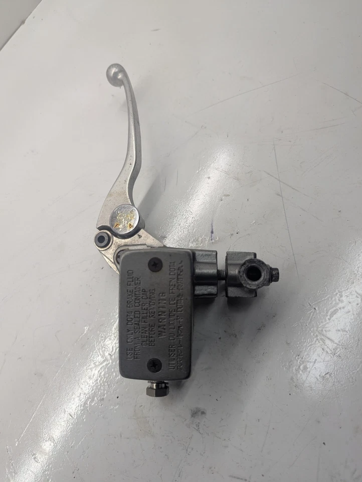 1990-1993 Suzuki Vx800 Front Brake Master Cylinder OEM 1990-1993 - Image 4 of 4