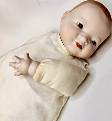 BYE LO Porcelain Redhead Baby Doll Grace S Putnam/M Shay 16 L  missing one hand