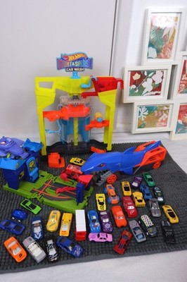 Hot Wheels Stunt Splash Autowäsche Spielset Shark Chomp Transporter Bat Manor Attac