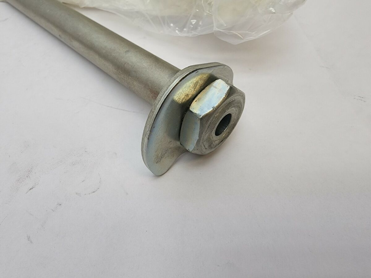 New OEM Harley Davidson Touring Models Rear Axle p/n New OEM Harley Davidson Touring Models Rear Axle p/n