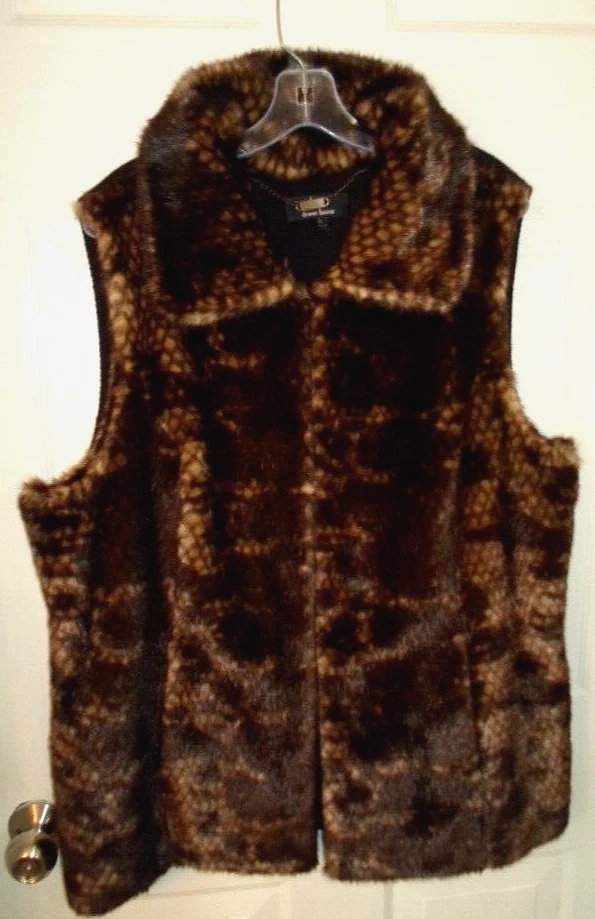 Chaleco Dennis Basso XL de piel sintética con cuello marrón/beige bolsillos forrados ganchos peleteros Foto 2 de 4