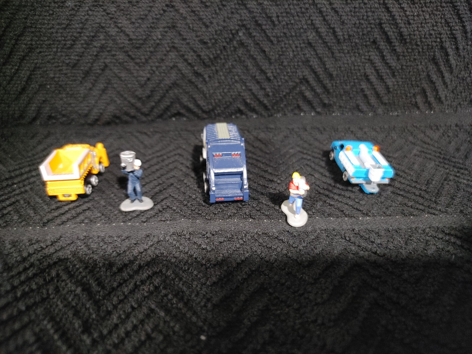 Picture 2 of 4
