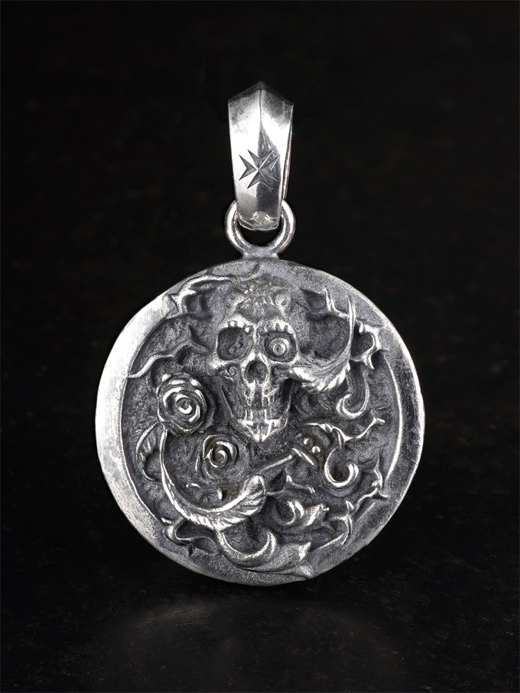 Hecho a mano calavera gótica rosa reliquia peso pesado S925 plata hombres amuleto romance oscuro
