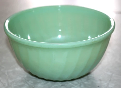 7" Vintage Glass Swirl Fire king Jadeite Green Mixingi Bowl