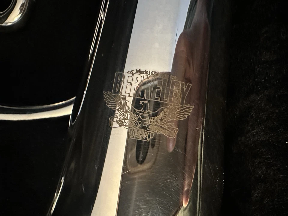 Bajo Berkeley Plata Europea Estilo Giratorio Flugelhorn Foto 3 de 4