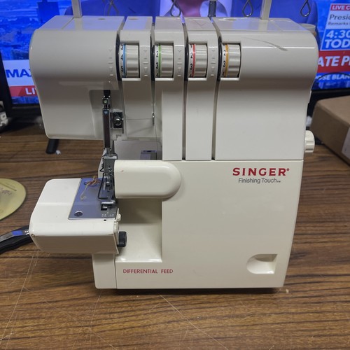 SINGER 14SH654 Finishing Touch Serger
