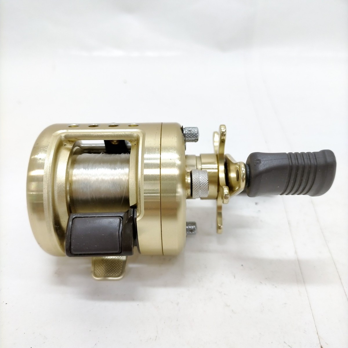 Shimano CALCUTTA 　50xt Shimano CALCUTTA 50XT Right Handle Made In Japan Very Good
