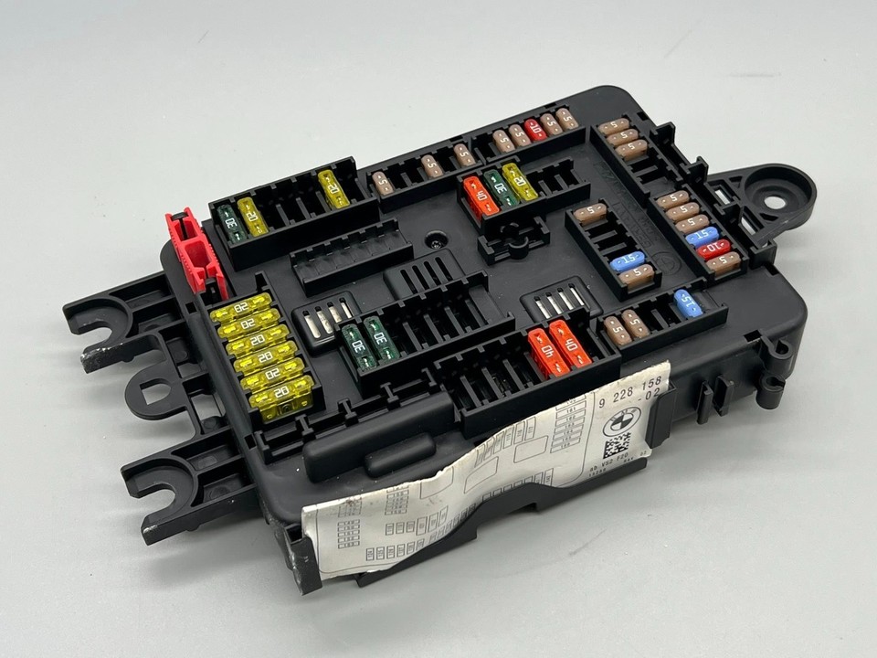 BMW 1 SERIES F20 F21 FUSE BOX MODULE 10688710 2012/FUSE RELAY BOX
