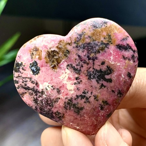 87G Magical natural pink red heart-shaped crystal mineral specimen - Afbeelding 22 van 24
