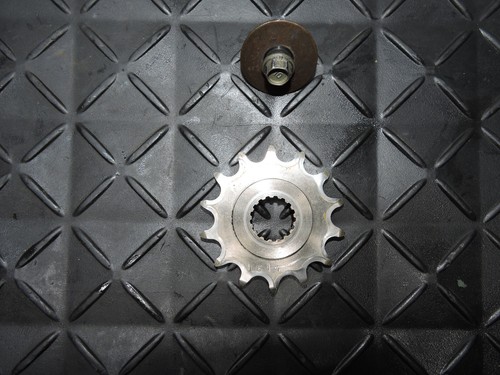 03 Honda CRF450R CRF450 14t 14 Tooth Front Sprocket Bolt and Washer - Bild 2 von 5