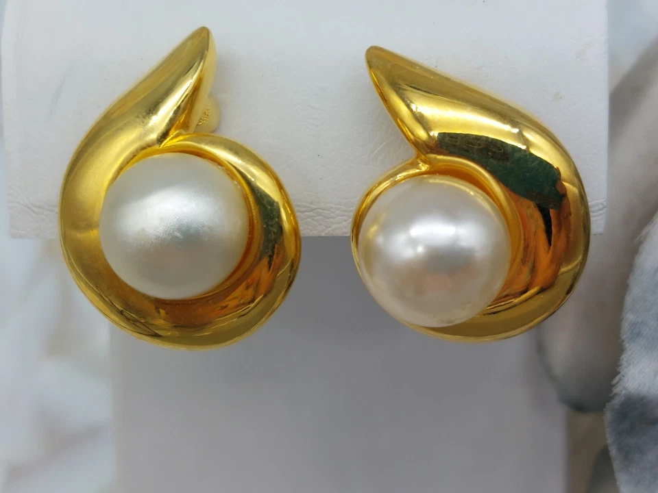 Beautiful Signed Premier Designs Gold Tone earrings White Faux Pearl Clip On 1" - Image 3 of 4