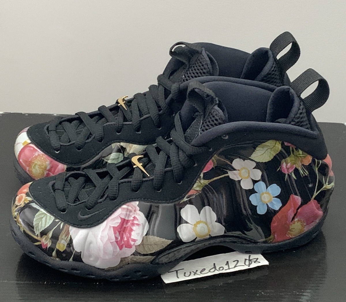 New! Women's Nike Foamposite One sz7.5 Black/Gold Floral New! Women's Nike Foamposite One sz7.5 Black/Gold Floral