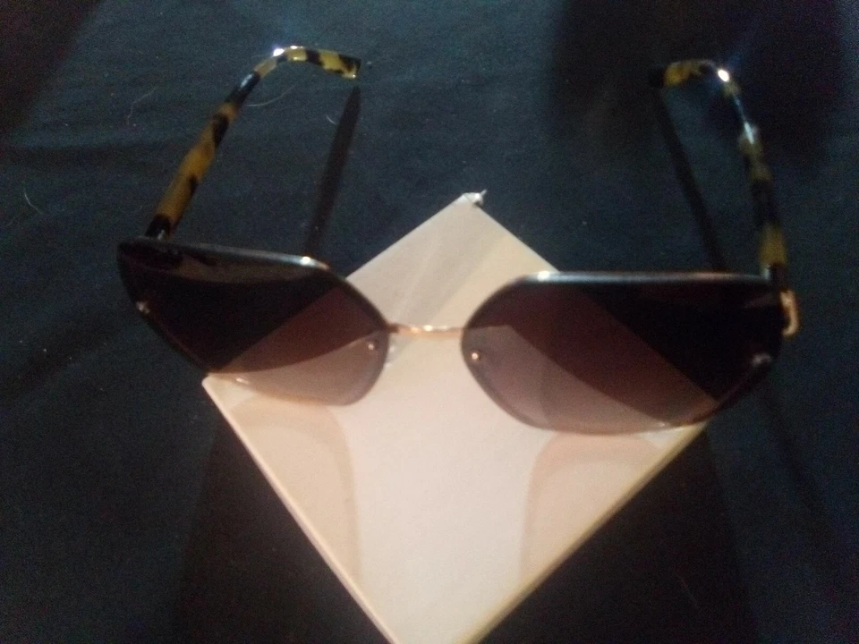 Gafas de sol vintage Tahari de gran tamaño lentes tortuga TH798 Foto 3 de 4