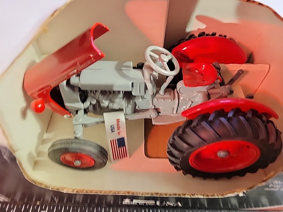 Massey Ferguson 35 1/16 Diecast Farm Tractor Replica Collectible
