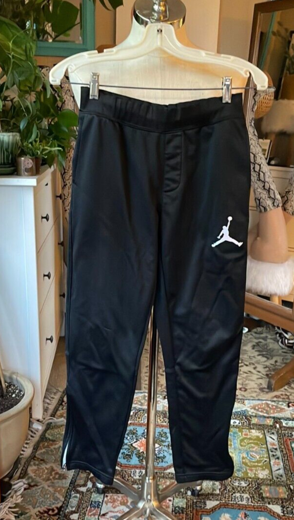Nike Jordan boys Therma Fit pants, Size Large