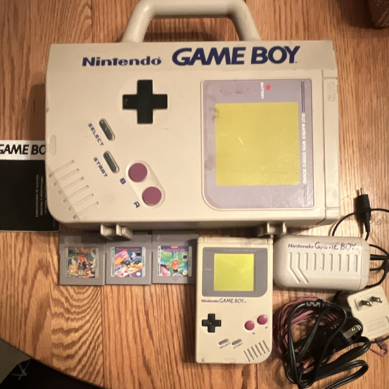 Nintendo Game Boy DMG-01 Gray Handheld System NTSC-U/C Games Case AC Cables