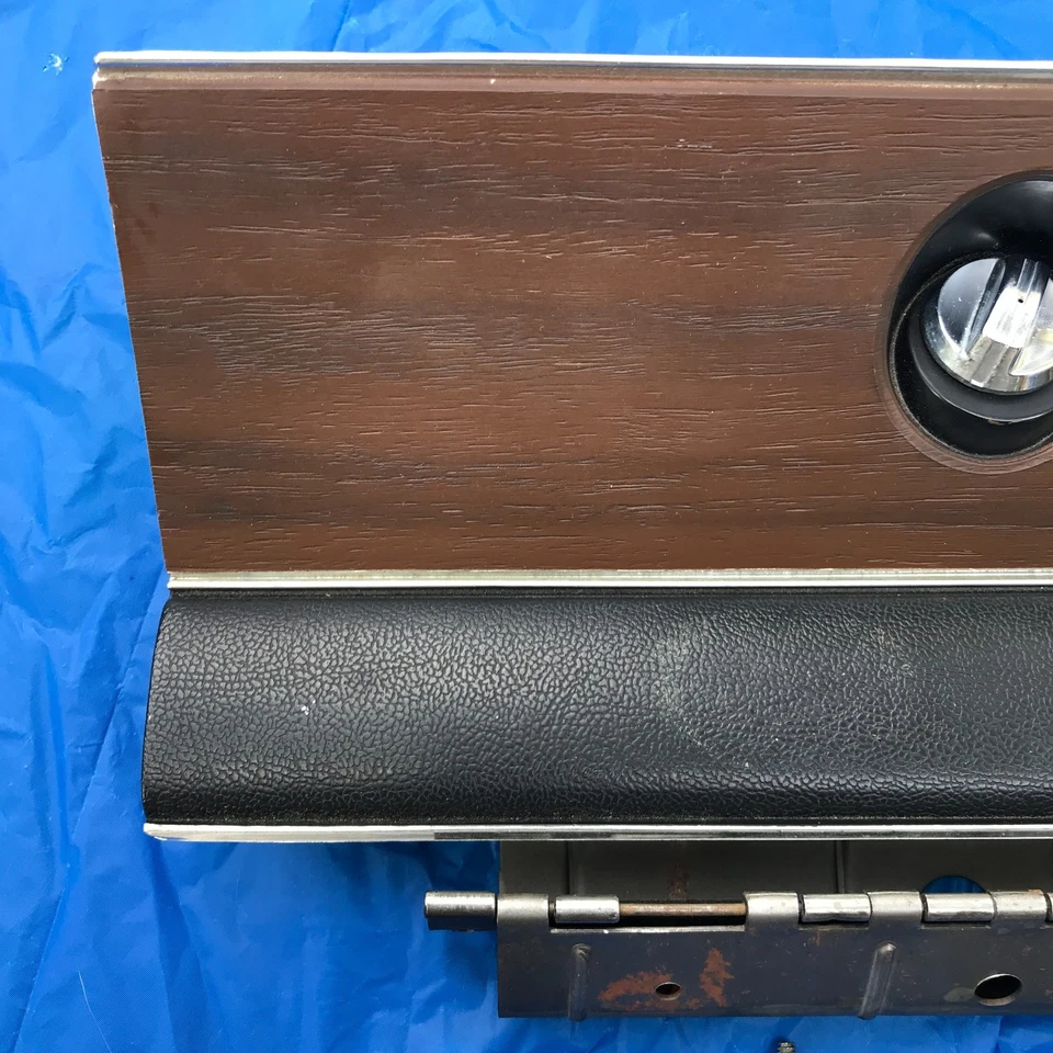 1972-1974 Plymouth Dodge Glovebox Door with Woodgrain, Duster Dart Sport, Mopar Foto 2 de 4