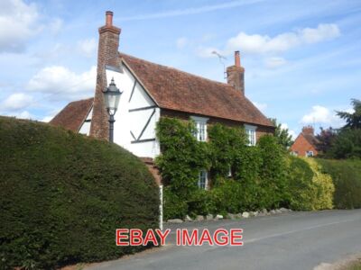 PHOTO  READING LOVELY HOUSE