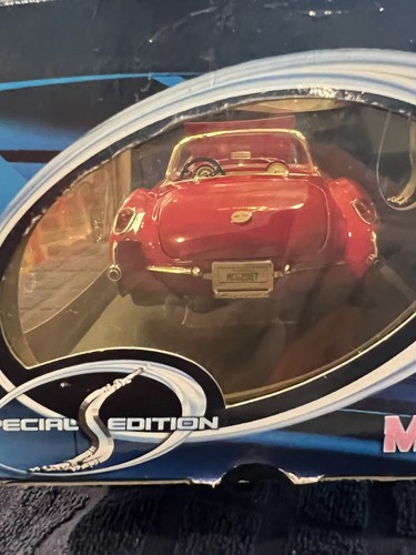 New Maisto 1957 Chevrolet Corvette 1/18 RED&WHITE COVES W/SPECIAL EDITION CONV. - Picture 5 of 9