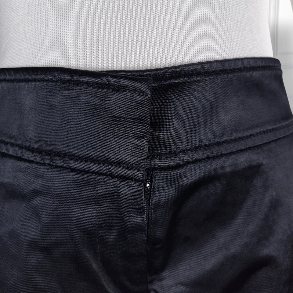 Pantalón corto de vestir Theory tiro bajo talla 4 negro satinado con puños pierna ancha Foto 3 de 4