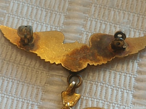 WWII US Air Force Gold Filled Sweetheart Photo Locket Wings Pin - Picture 4 of 4