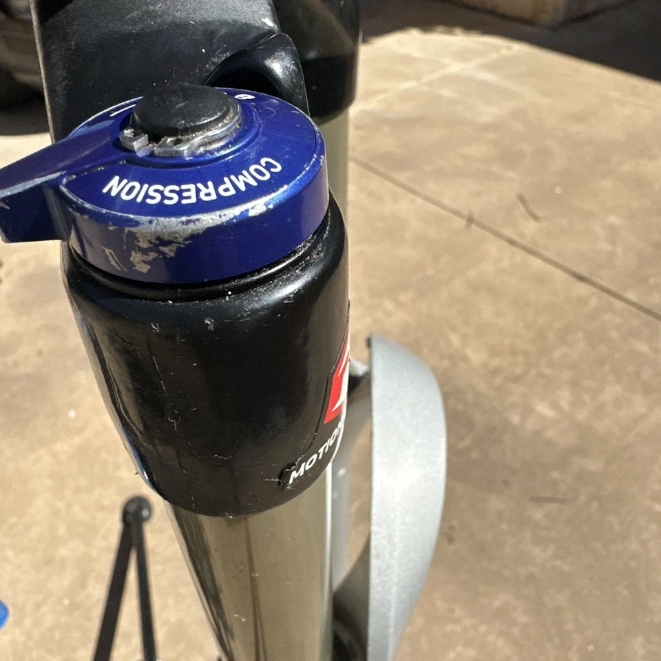 ROCK SHOX RECON 351 1 1/8" THREADLESS 26" WHEEL BICYCLE FORK 200 MM STEERER - Image 4 of 4