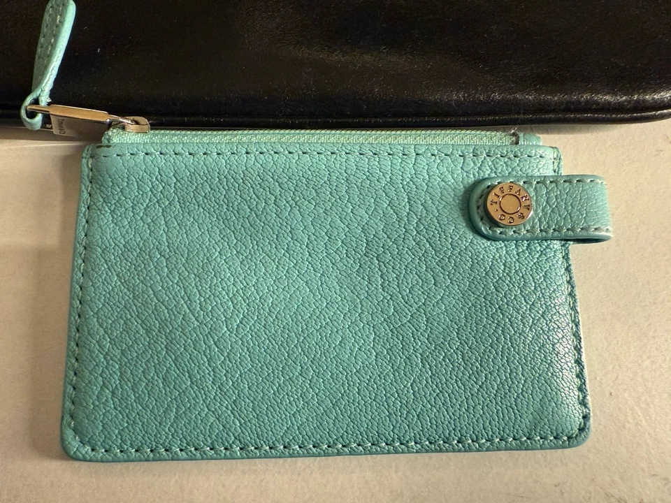 Bolso sin asas Tiffany & Co de cuero italiano negro + billetera para tarjetas azul - Juego de 2 piezas Foto 3 de 4