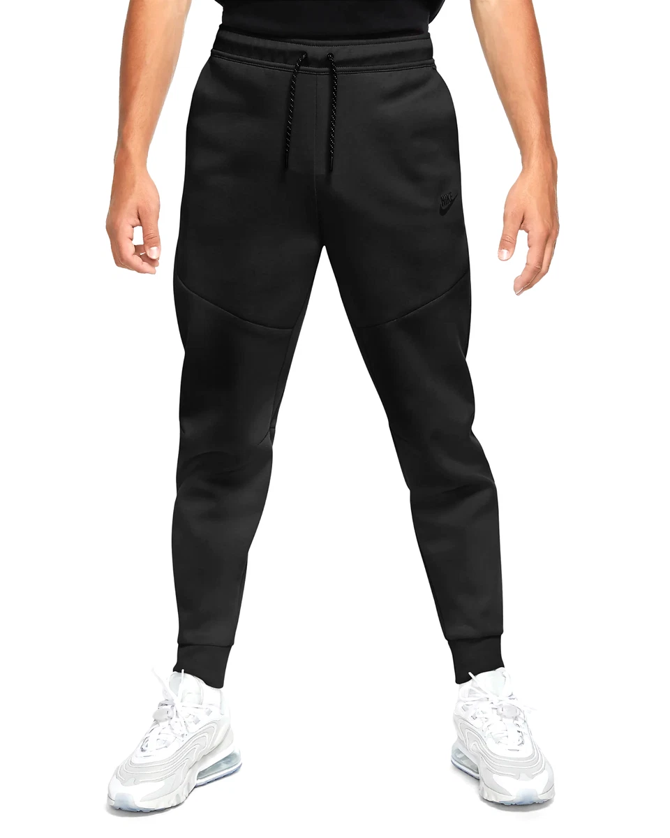 Nike tech fleece joggers black medium hot sale